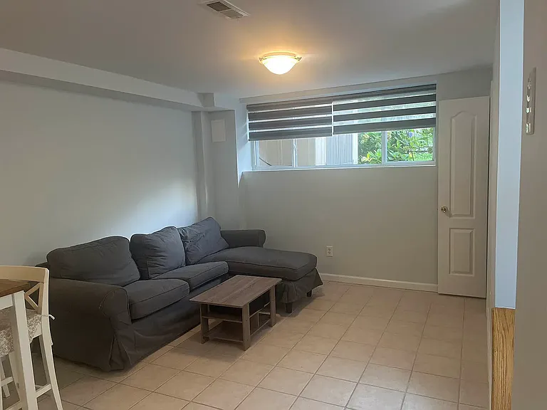 190 Wellington Ct #1 — Photo 6