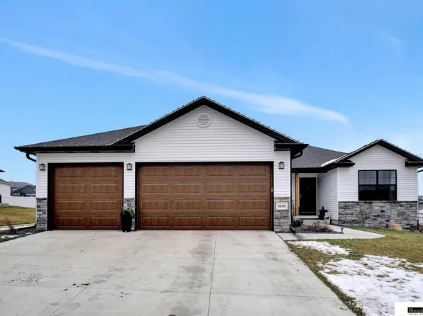 1220 Hickory St, Hickman, NE 68372