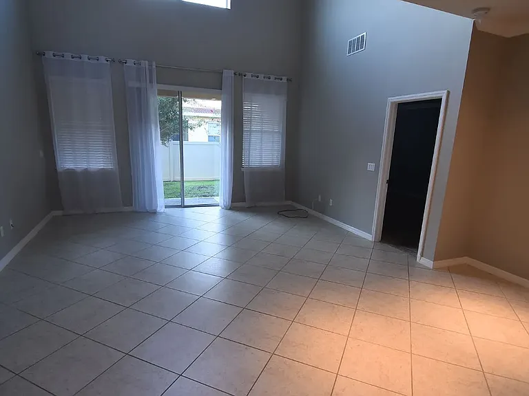 433 Livorno Way — Photo 11