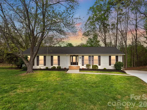100 Chadmore Dr, Charlotte, NC 28270
