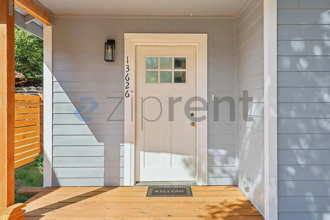 2 bed, 800 sqft, $2,400 — Photo 1