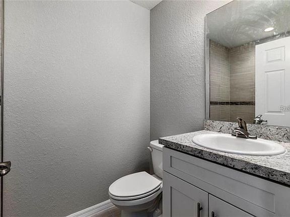 5th image of 20 Dogwood Dr
