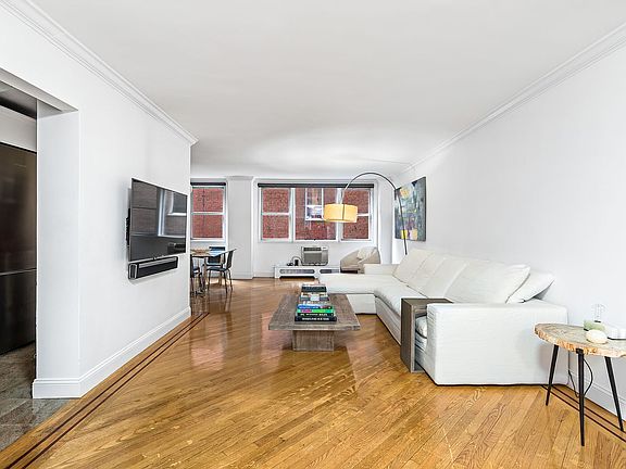 5th image of 215 E 80th St APT 6G
