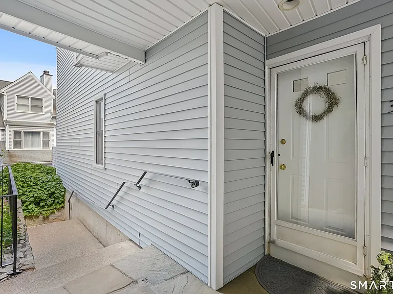 37 Wilton Crst #37 — Photo 3