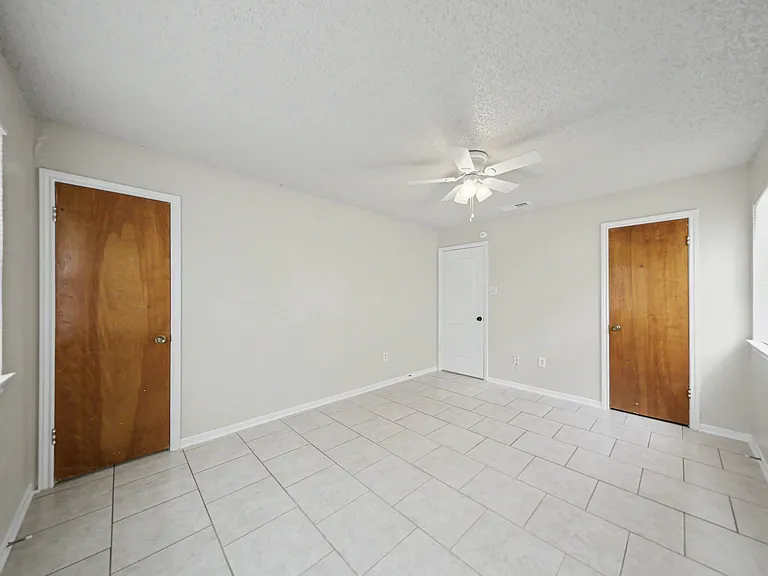 1709 Moonlight Dr — Photo 10
