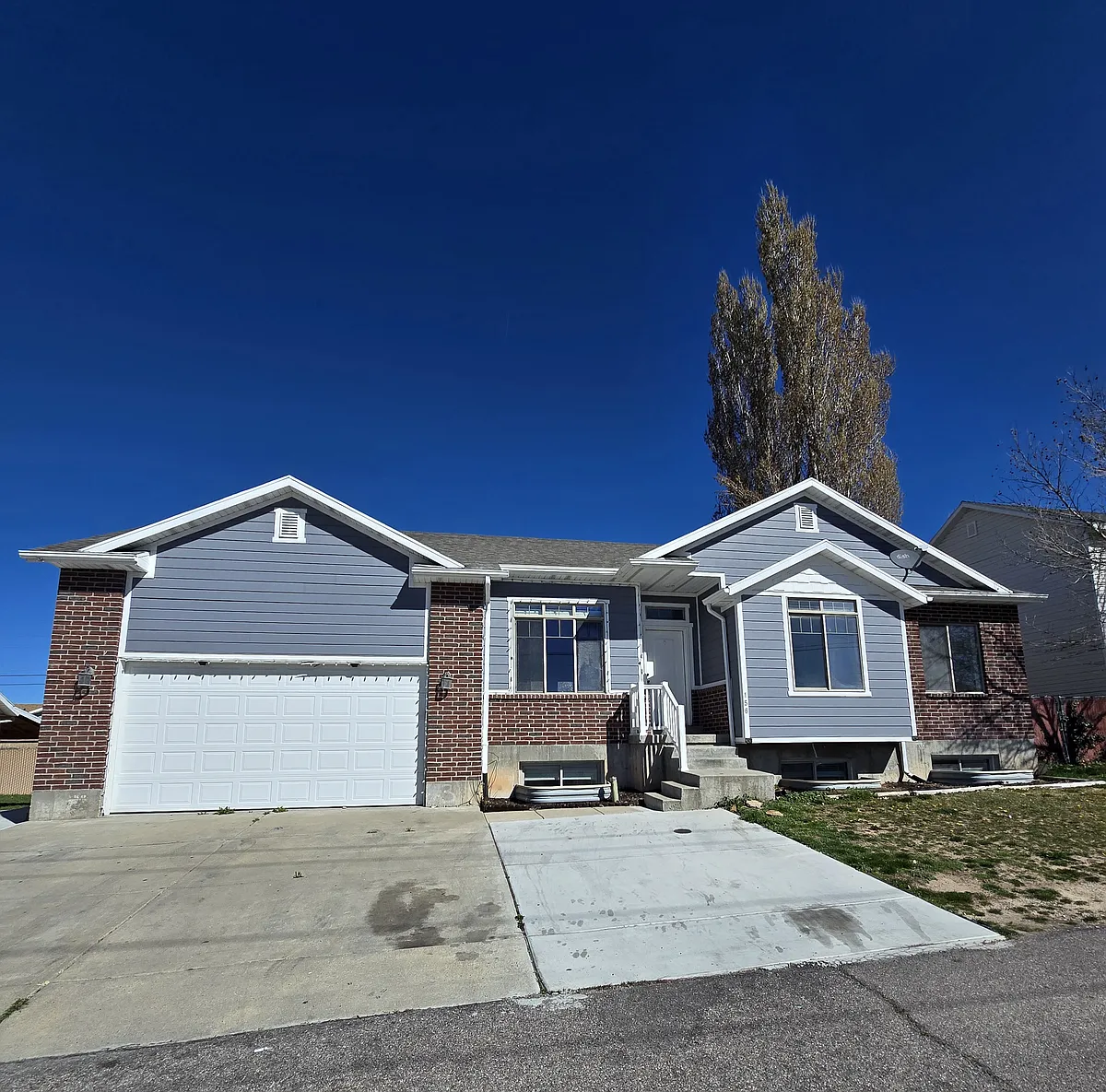 Building Photo - Updated 3 Bedroom Duplex!