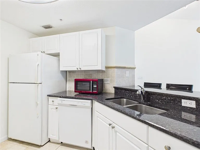 5060 Fairways Cir #F303 — Photo 5