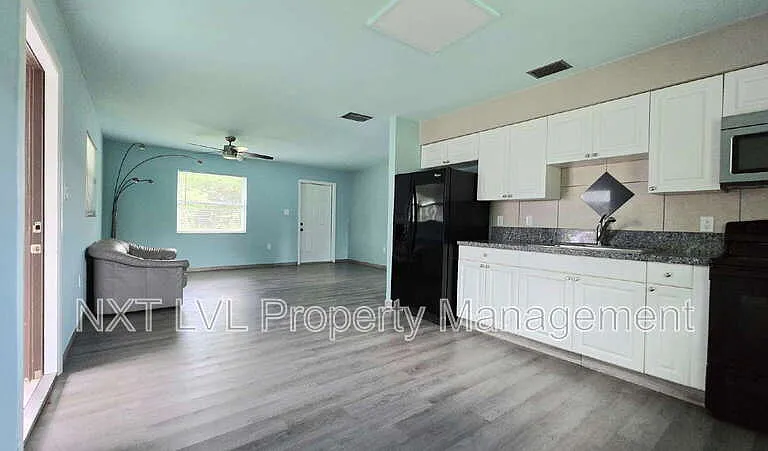 2095 Eloise Cir — Photo 5
