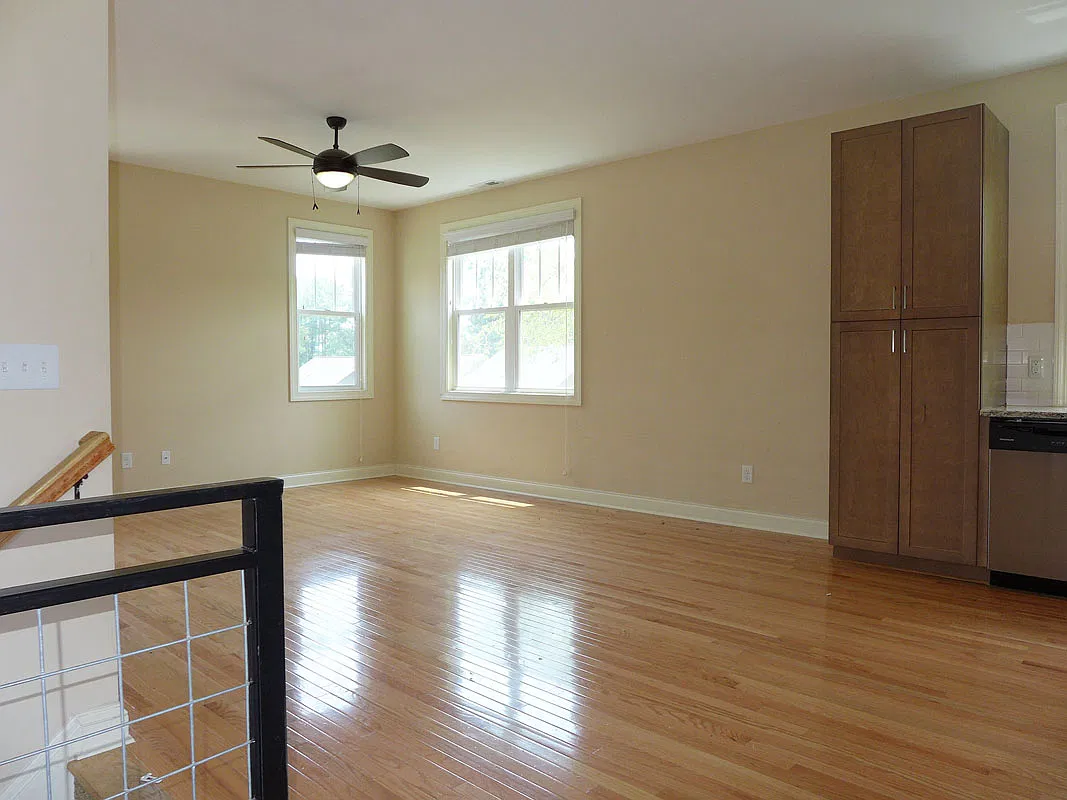 4 bed, 1600 sqft, $4,295 — Photo 4