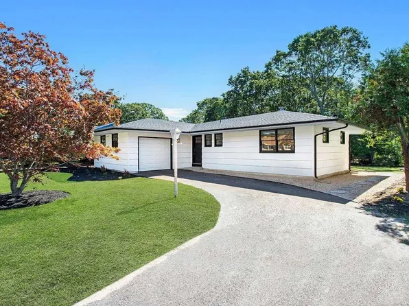 4 Staller Boulevard, Hampton Bays, NY 11946