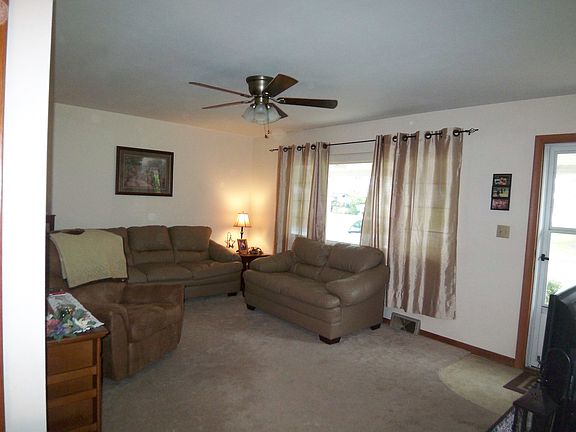 4th image of 2700 Lincoln Ave