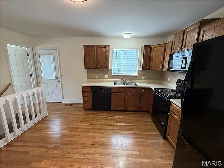 962 Windstream Dr — Photo 3
