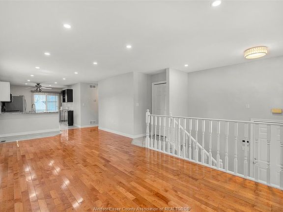 5th image of 10920 Springhollow Dr