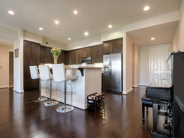 4820 Bellflower Ave #403 — Photo 9