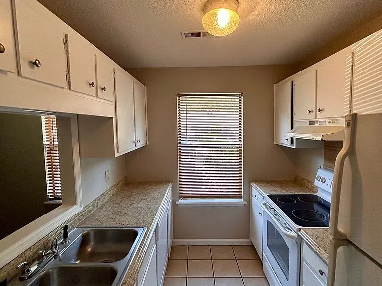 184 Dorchester Manor Blvd #B — Photo 3