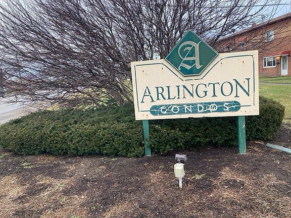 Front Gate at entrance on Euclid Ave at Lee Terrace Drive