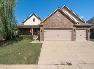 2380 S Sugarbush Ave, Fayetteville, AR 72701