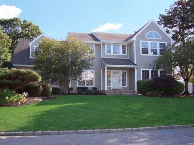 39 N Hancock Court NW, Centereach, NY, 11720