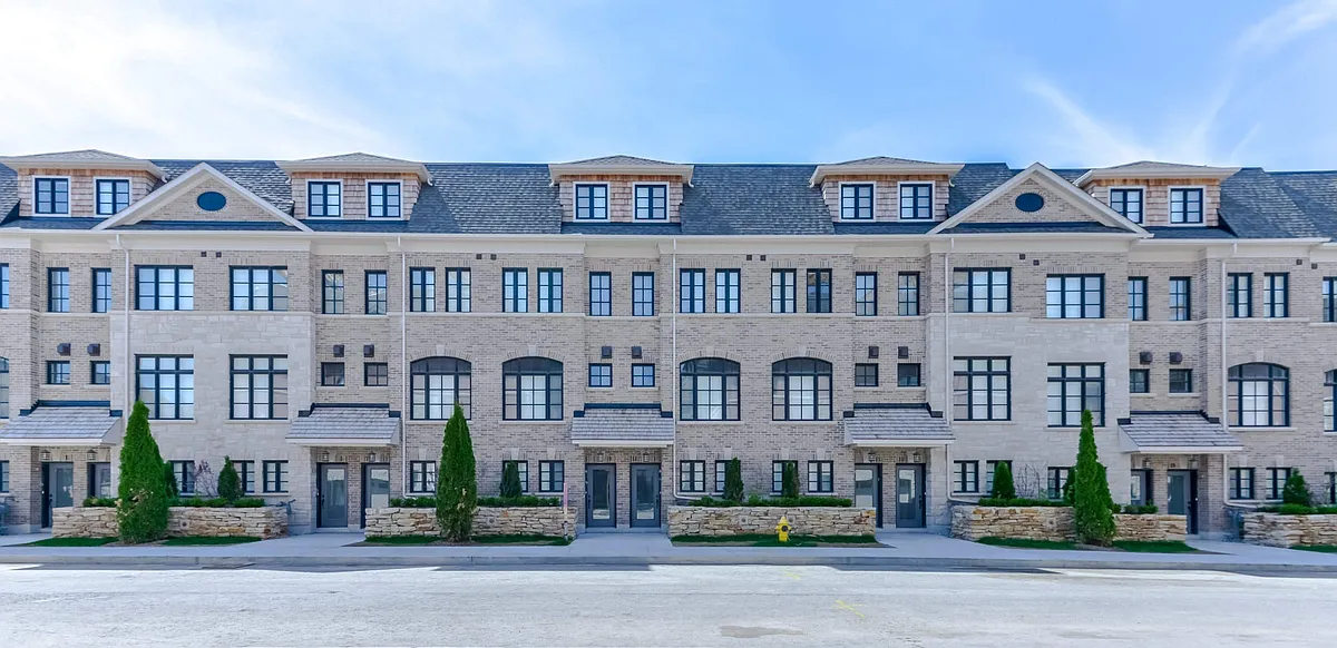 Building Photo - 1145 Ossington Ave #D39