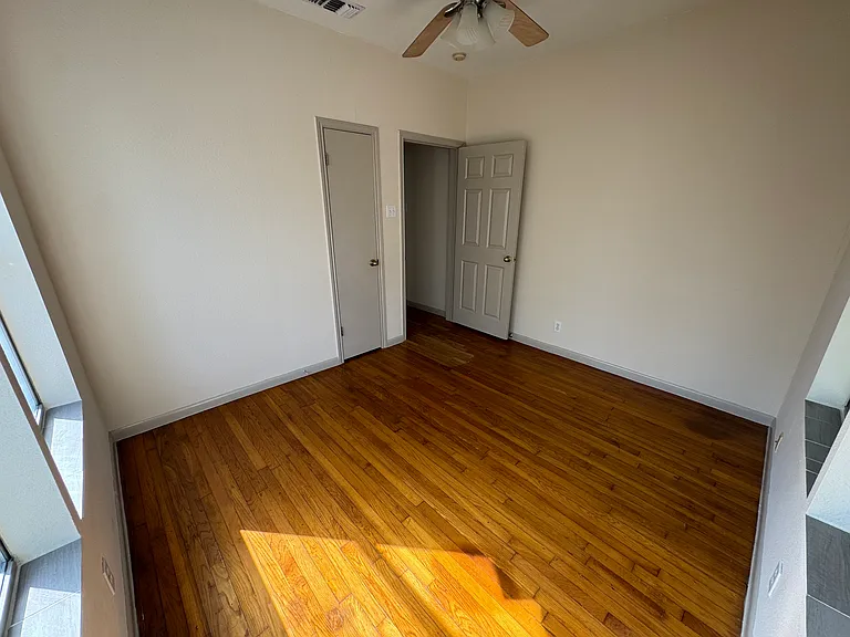 709 E Elmira St — Photo 18