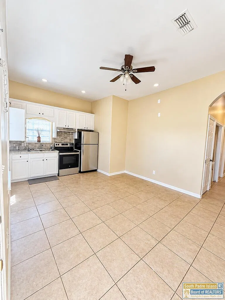 2 bed, 2.0 bath, 840 sqft, $1,500 — Photo 2