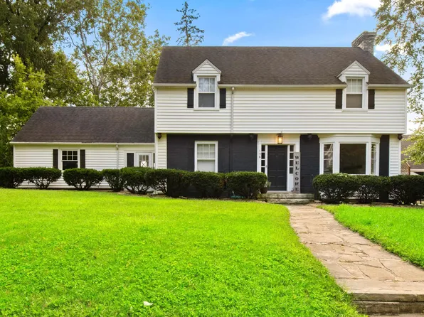 136 E Oak Park Dr, Peoria, IL 61614