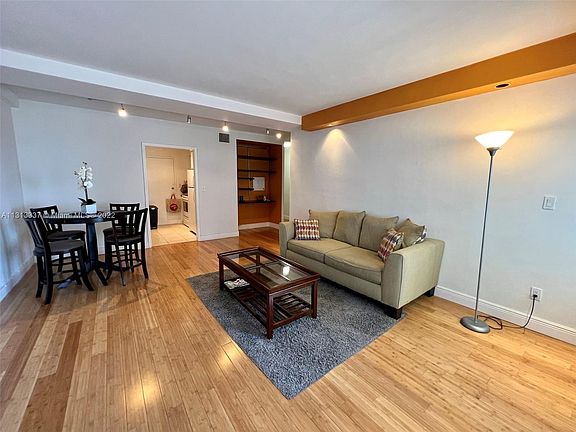 4th image of 1430 Brickell Bay Dr APT 407