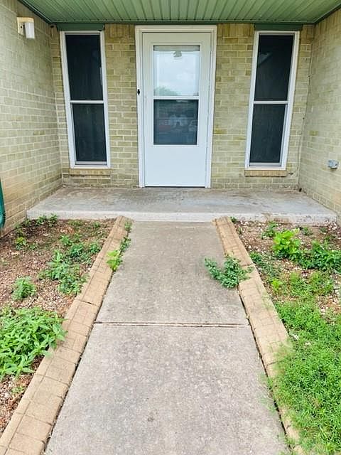 1st image of 1124 W Dorchester Way