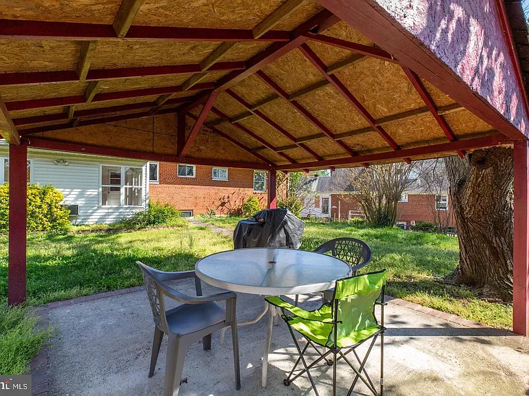 502 N Mansfield St — Photo 31