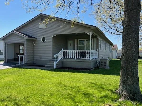 14 Paloma St, Oswego, NY 13126