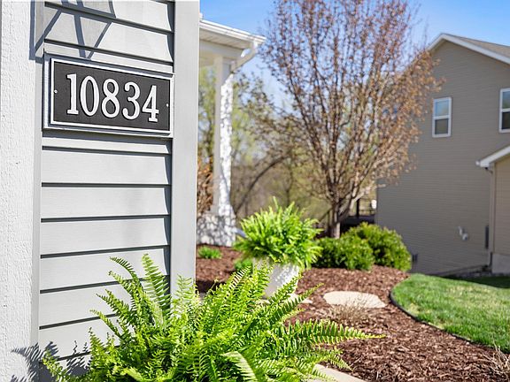 5th image of 10834 Knollwood Ct