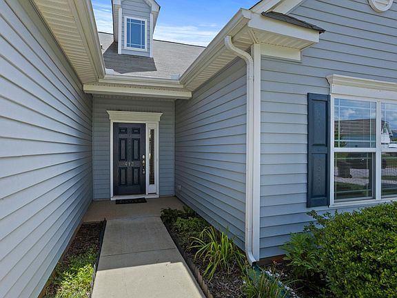 3rd image of 413 Balvenie Dr