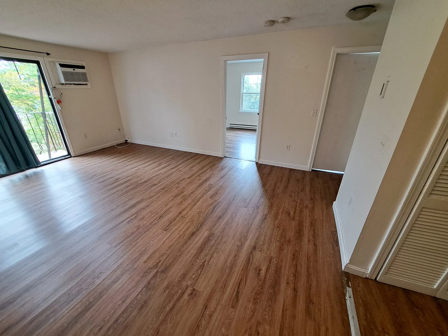 2 bed, 828 sqft, $2,200 — Photo 2