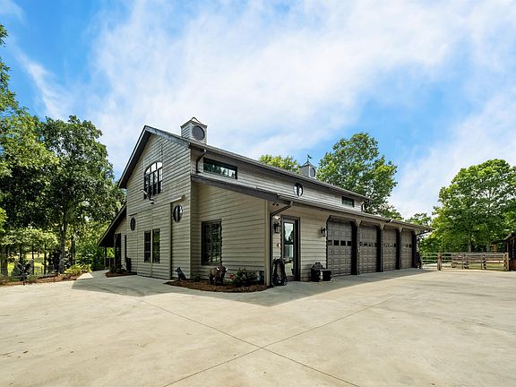 2nd image of 280 Meadow Lake Cir