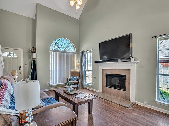 3rd image of 75 Clear Springs Dr