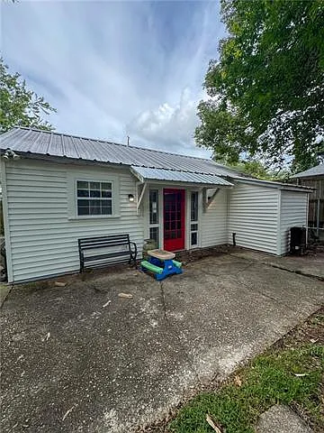 1708 Feronia St — Photo 16