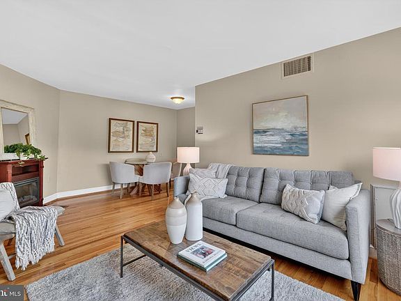 4th image of 2600 Tunlaw Rd NW APT 6