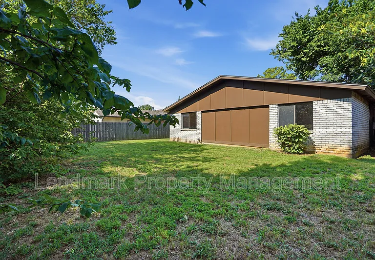 2711 Treeview Dr — Photo 28