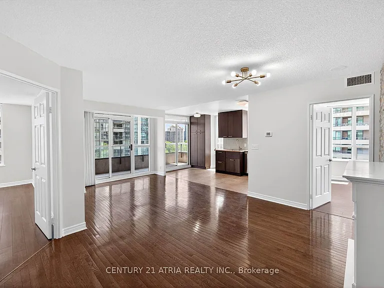 23 Hollywood Ave #808 — Photo 8