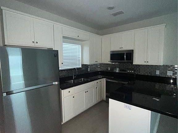 3rd image of 1040 English Ave #8