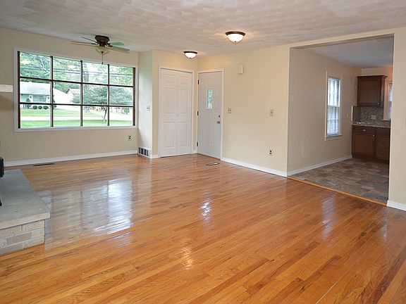 4th image of 2810 Courtlandt Ave