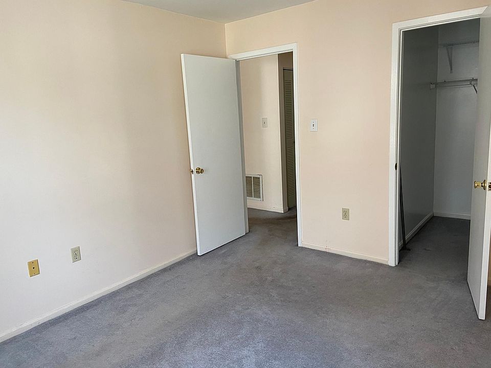 1st image of 621 Lakefront Cir #91
