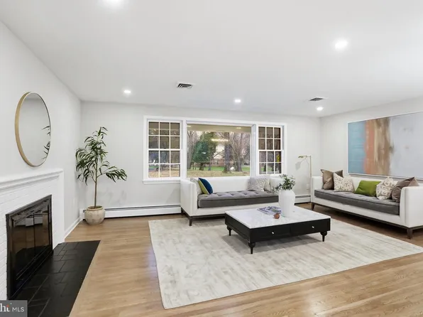 11328 Vale Rd, Oakton, VA 22124