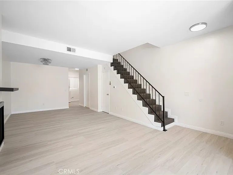 4328 Whitsett Ave — Photo 9