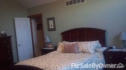 5th image of 60 Midway Dr
