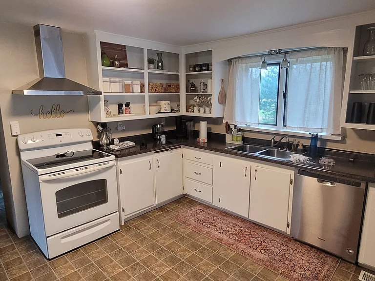 35045 Pike River Rd — Photo 4