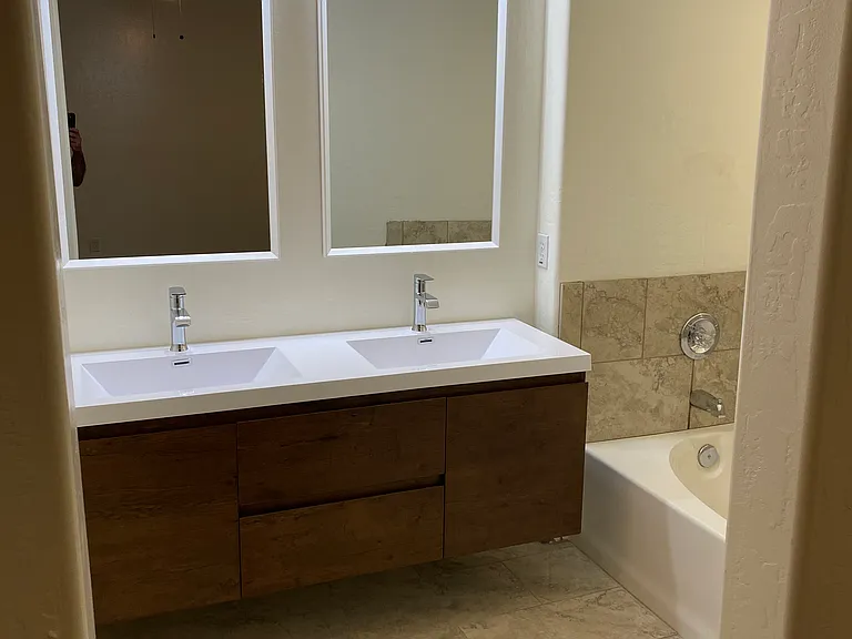 1727 E Pontiac Dr — Photo 17