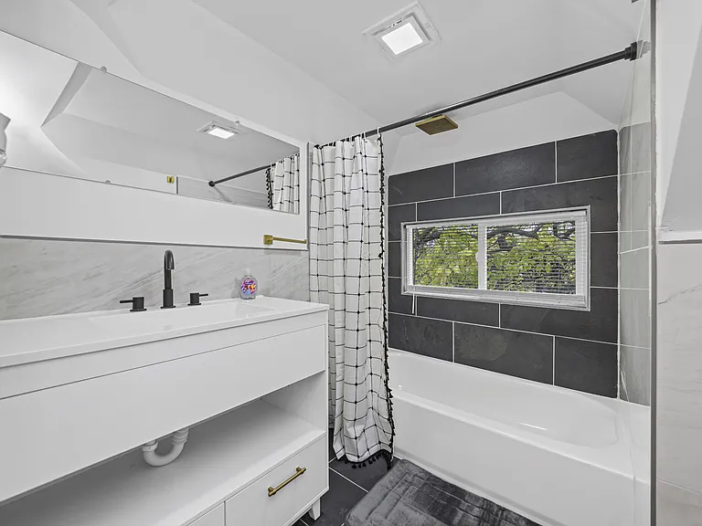 520 Smith St #2 — Photo 9