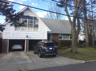69 Rose Ln, New Hyde Park, NY 11040