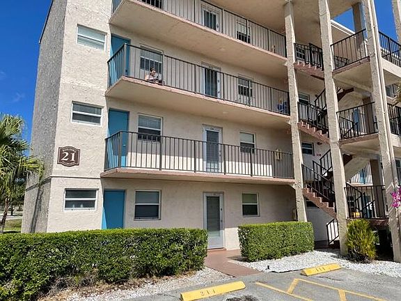 3rd image of 725 Lori Dr APT 202